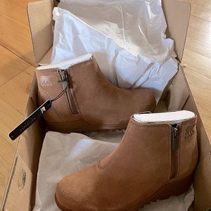 SOREL EVIE ZIP BOOTIE